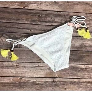 Victoria’s Secret Bikini Bottom M